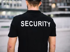 Agenti de paza in zona Titan